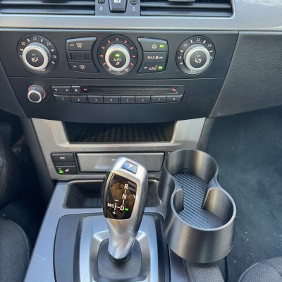 BMW E60/E61 Двойна поставка за чаши 