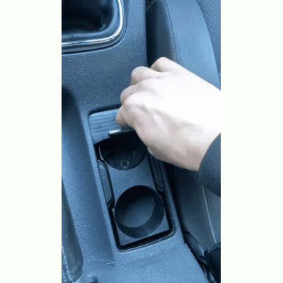 VW Golf 5 Поставка за чаши